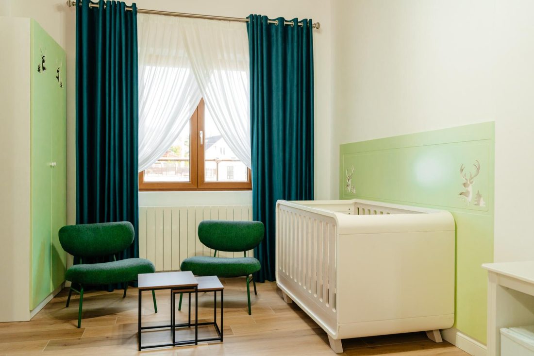 Cameră de 4 persoane stil modern la Cerma Bucovina